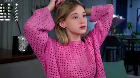 Mia online show from 02-09-25, 01:44