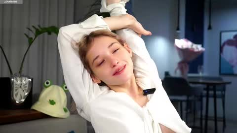 Mia online show from 02-13-25, 01:50