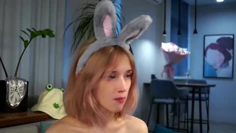 Mia online show from 02-13-25, 07:56