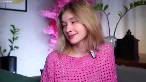 Mia online show from 03-02-25, 01:26