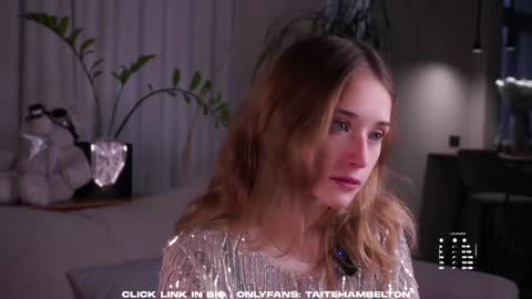 Mia online show from 09-09-25, 01:49