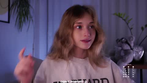 Mia online show from 09-11-25, 01:39