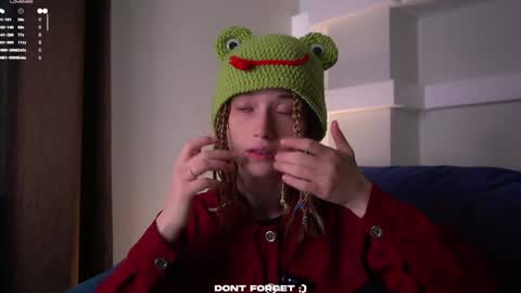 Mia online show from 09-19-25, 03:19