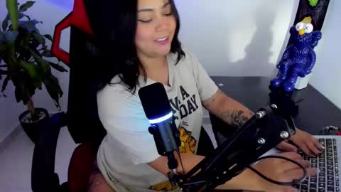 Snapshot of takaragr chatting on 10-11-25, 06:39 kalagr online show from 10-11-25, 06:39