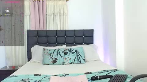 taliana  modelo independiente online show from 11-19-25, 01:16