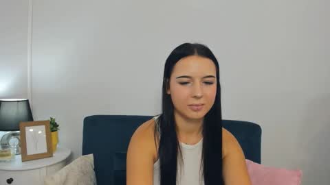 Snapshot of taliasensitive chatting on 09-15-25, 03:23 taliasensitive online show from 09-15-25, 03:23