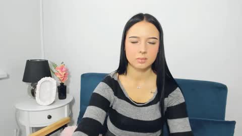 Snapshot of taliasensitive chatting on 10-28-25, 07:56 taliasensitive online show from 10-28-25, 07:56