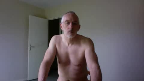 Snapshot of taliesin4321 chatting on 05-05-26, 06:43 Jack Pierrot online show from 05-05-26, 06:43