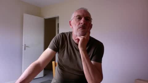 Snapshot of taliesin4321 chatting on 06-05-26, 12:22 Jack Pierrot online show from 06-05-26, 12:22