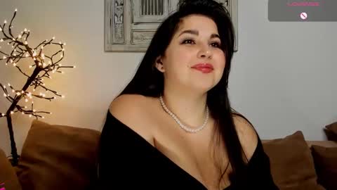 Snapshot of talla_la chatting on 12-18-25, 12:55 Talla online show from 12-18-25, 12:55