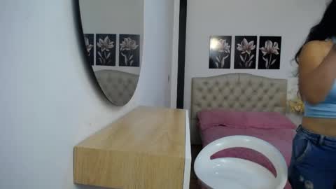 Hi im sara online show from 05-19-26, 12:44