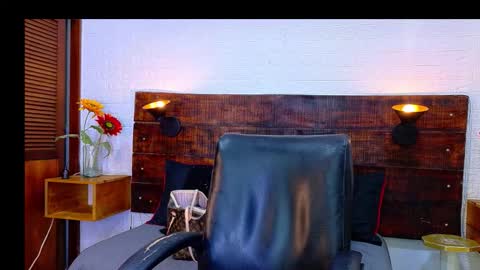 Snapshot of tamara_sanz1 chatting on 10-16-25, 10:05    online show from 10-16-25, 10:05
