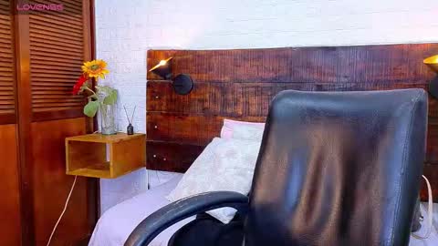 Snapshot of tamara_sanz1 chatting on 10-25-25, 10:12    online show from 10-25-25, 10:12