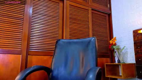 Snapshot of tamara_sanz1 chatting on 10-29-25, 10:06 online show from 10-29-25, 10:06