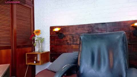 Snapshot of tamara_sanz1 chatting on 11-08-25, 10:48 online show from 11-08-25, 10:48