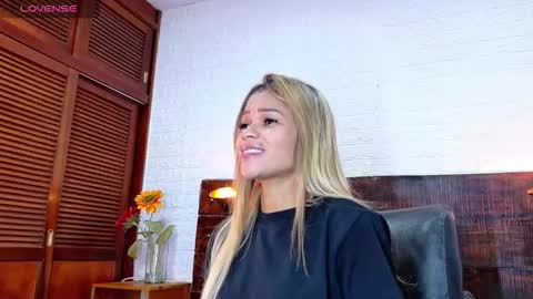 Snapshot of tamara_sanz1 chatting on 11-09-25, 02:04 online show from 11-09-25, 02:04