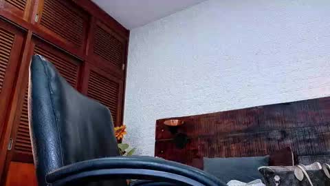 Snapshot of tamara_sanz1 chatting on 11-18-25, 10:52 online show from 11-18-25, 10:52