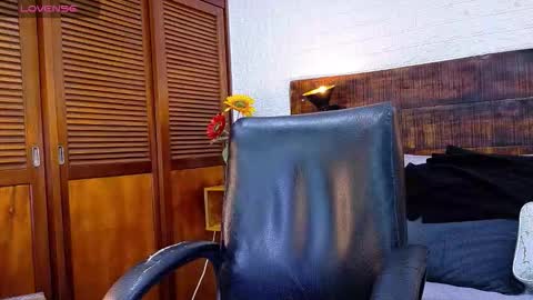 Snapshot of tamara_sanz1 chatting on 11-26-25, 10:27 online show from 11-26-25, 10:27