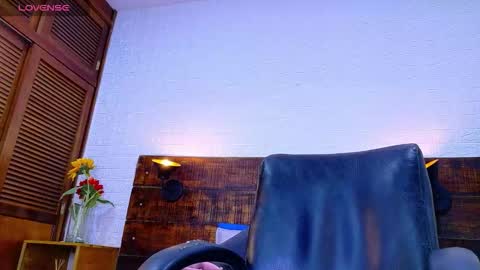 Snapshot of tamara_sanz1 chatting on 12-16-25, 11:48 online show from 12-16-25, 11:48