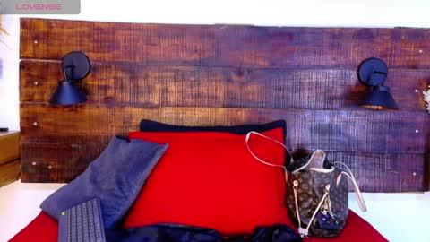 Snapshot of tamara_sanz1 chatting on 04-29-26, 11:03 online show from 04-29-26, 11:03