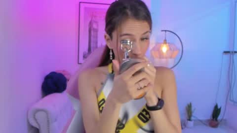 Snapshot of tamara_slimx chatting on 02-09-25, 06:43 Tamara online show from 02-09-25, 06:43