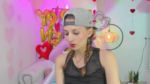 Snapshot of tamara_slimx chatting on 02-18-25, 09:54 Tamara online show from 02-18-25, 09:54