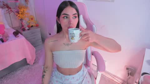 Snapshot of tammy_w chatting on 12-27-24, 08:39 Tammy online show from 12-27-24, 08:39