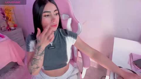 Snapshot of tammy_w chatting on 02-17-25, 09:08 Tammy online show from 02-17-25, 09:08