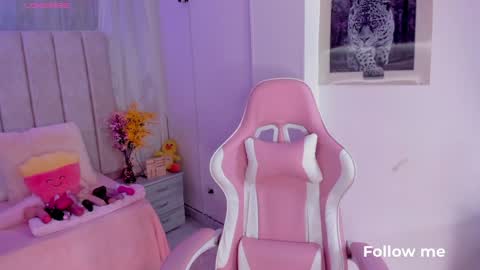 Snapshot of tammy_w chatting on 02-26-25, 12:27 Tammy online show from 02-26-25, 12:27