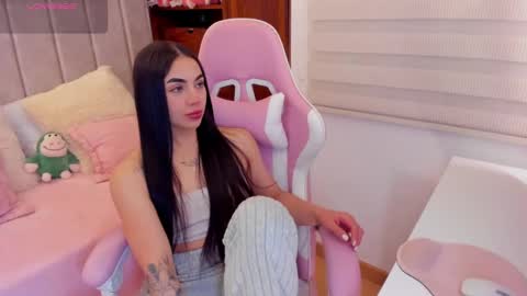 Snapshot of tammy_w chatting on 09-17-25, 07:15 Tammy online show from 09-17-25, 07:15