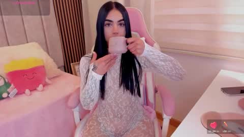 Snapshot of tammy_w chatting on 10-20-25, 05:46 Tammy online show from 10-20-25, 05:46