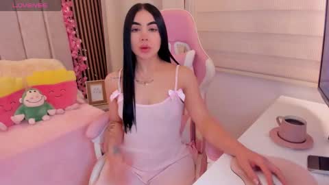 Snapshot of tammy_w chatting on 11-15-25, 07:21 Tammy online show from 11-15-25, 07:21