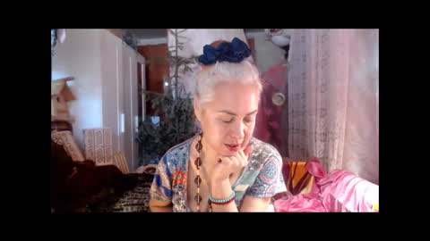 Snapshot of tanganiika chatting on 10-15-25, 04:01 Milena online show from 10-15-25, 04:01