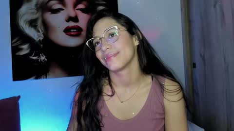 tania06 online show from 10-22-25, 01:22