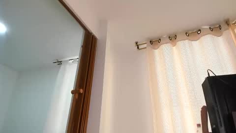 Snapshot of taniabonnet_ chatting on 10-20-25, 10:21 taniabonnet online show from 10-20-25, 10:21