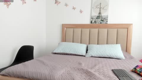 TaniaCarter online show from 12-16-24, 03:32