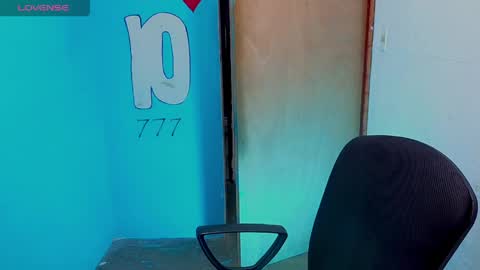 Snapshot of tanjiro_cute chatting on 04-30-26, 05:14 Andres online show from 04-30-26, 05:14