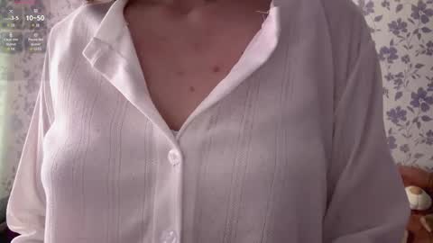 Mia online show from 04-21-26, 04:08