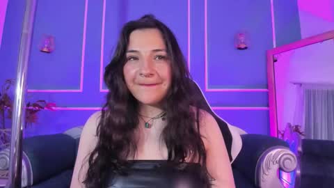 Snapshot of tarataylorr chatting on 10-21-25, 03:07 Tara online show from 10-21-25, 03:07