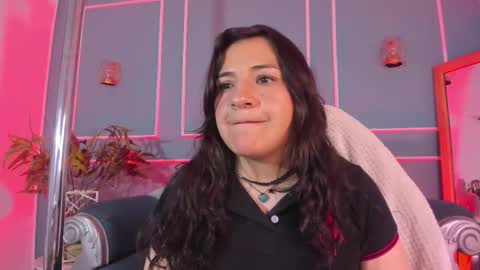 Snapshot of tarataylorr chatting on 10-23-25, 02:33 Tara online show from 10-23-25, 02:33