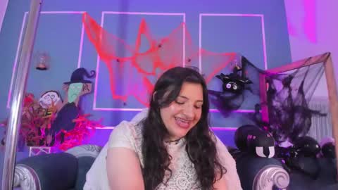 Snapshot of tarataylorr chatting on 10-26-25, 02:28 Tara online show from 10-26-25, 02:28