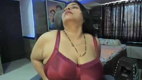 Snapshot of tarivishu23 chatting on 12-15-24, 05:13 tarivishu23 online show from 12-15-24, 05:13
