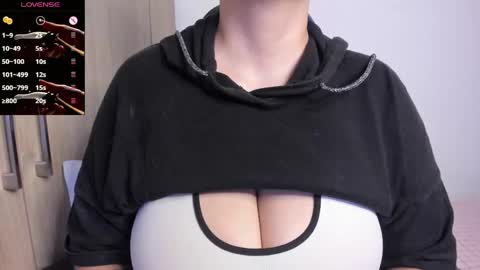 Snapshot of tarrant_ chatting on 04-30-26, 12:06 tarrant_ online show from 04-30-26, 12:06