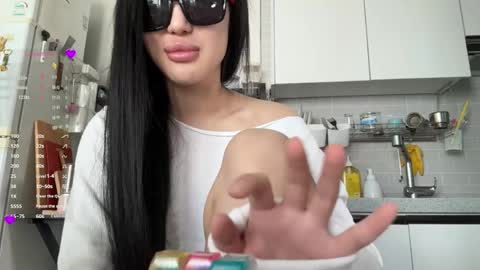 Viola online show from 06-05-26, 01:23