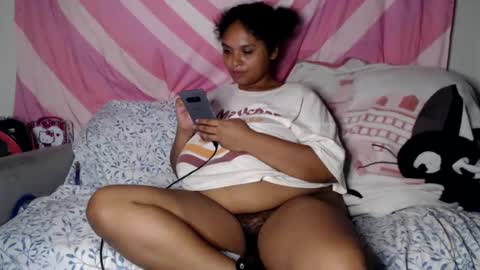 Snapshot of tasteekitty chatting on 09-10-25, 08:36 Tastee Kitty online show from 09-10-25, 08:36