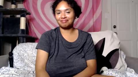 Snapshot of tasteekitty chatting on 10-27-25, 06:17 Tastee Kitty online show from 10-27-25, 06:17