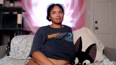 Snapshot of tasteekitty chatting on 10-27-25, 06:23 Tastee Kitty online show from 10-27-25, 06:23