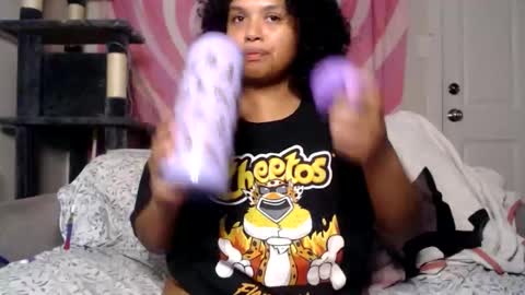 Snapshot of tasteekitty chatting on 10-30-25, 05:09 Tastee Kitty online show from 10-30-25, 05:09