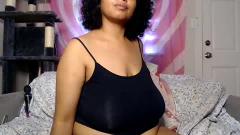 Snapshot of tasteekitty chatting on 11-01-25, 12:12 Tastee Kitty online show from 11-01-25, 12:12