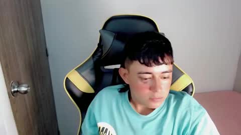 Snapshot of tatannn_ chatting on 11-12-25, 06:52 T A T A N online show from 11-12-25, 06:52